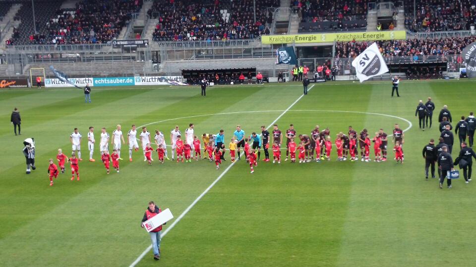 F Junioren Einlauf SVS gegen St.Pauli 2019